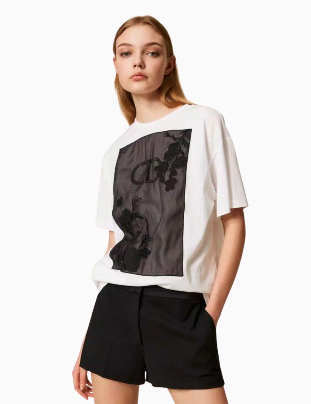 Camiseta TWINSET oversize con bordado floral 