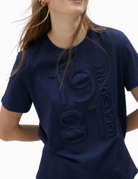 CAMISETA LOLA CASADEMUNT 1981 RELIEVE AZUL MARINO