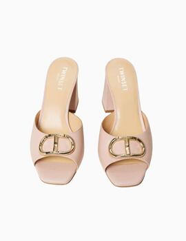 Sandalias mules de piel con Oval T