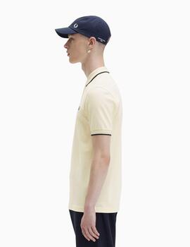 Polo FRED PERRY con ribete con dos franjas.