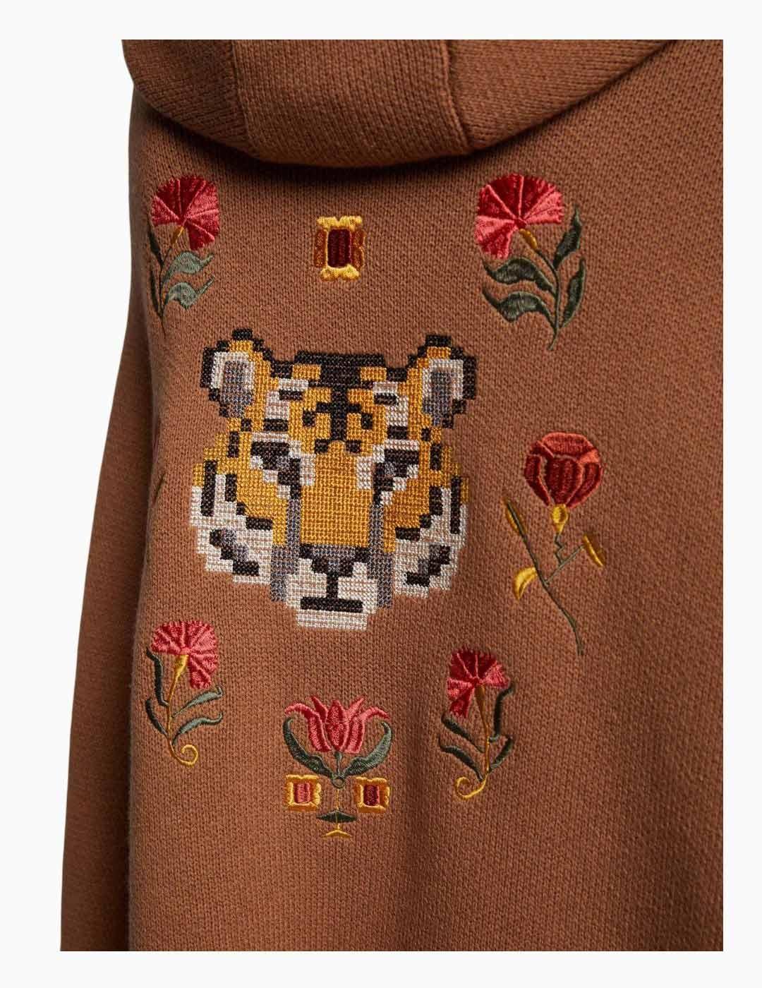 Poncho VILAGALLO de punto Tiger Embroidery