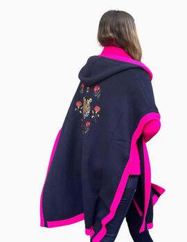 Poncho VILAGALLO de punto Tiger Embroidery