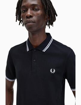 Polo FRED PERRY hombre con ribete con dos franjas.